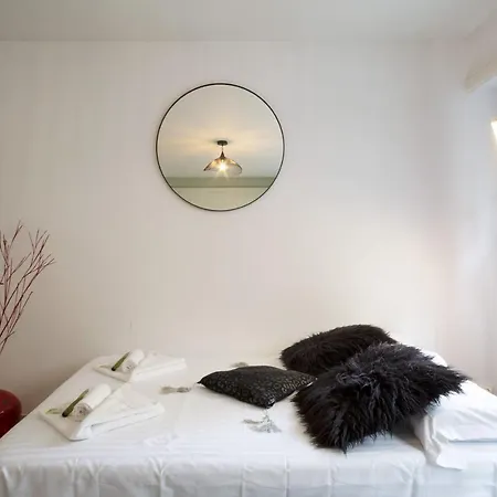 And Modern 1br Flat At The Heart Of - Welkeys Apartment